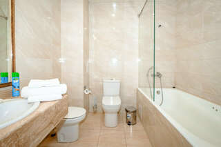 Гостиница Триумф Краснодар Cемейный номер с собственной ванной комнатой-4