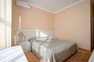 Гостиница Триумф Краснодар Улучшенный двухместный номер с 1 кроватью-2